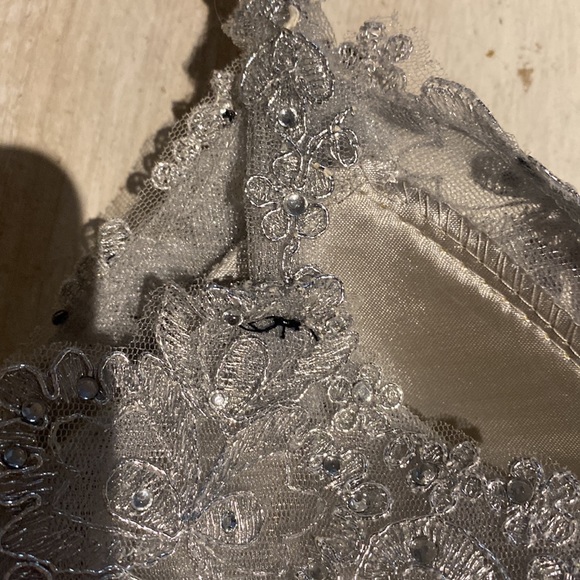 Grad dress•size 2• worn one•no stains or rips - Picture 4 of 4